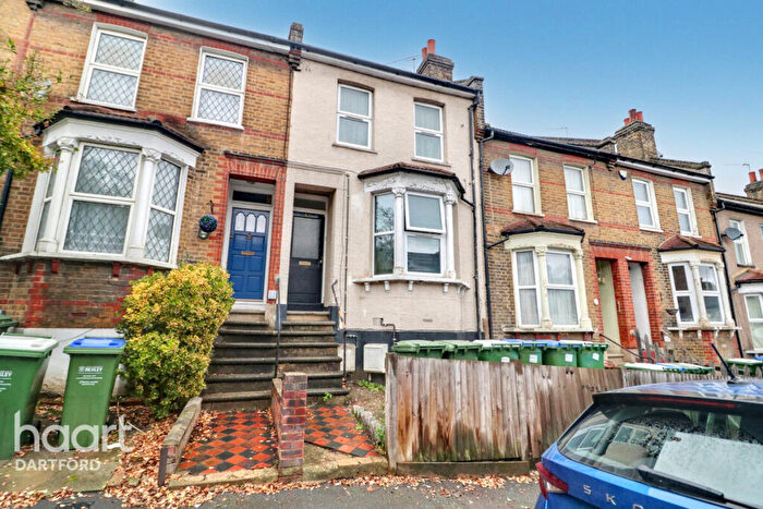 1 Bedroom Flat For Sale In Maximfeldt Road, Erith, DA8