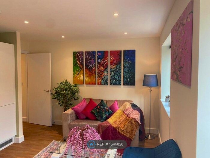 2 Bedroom Flat To Rent In Queen Edith Way, Cambridge, CB1