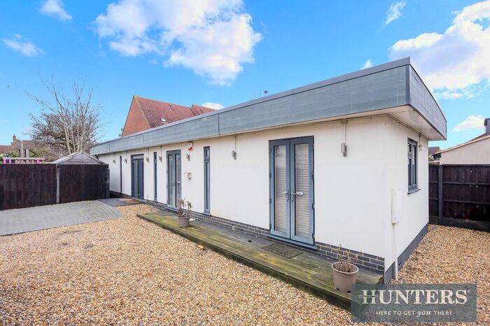 3 Bedroom Detached Bungalow To Rent In Elmbrook Road, Sutton, SM1