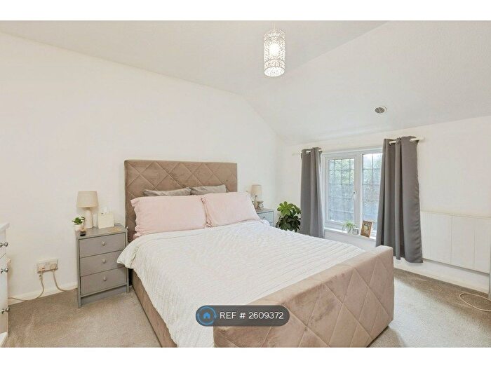 1 Bedroom Semi-Detached House To Rent In Mitchell Road, Orpington, BR6