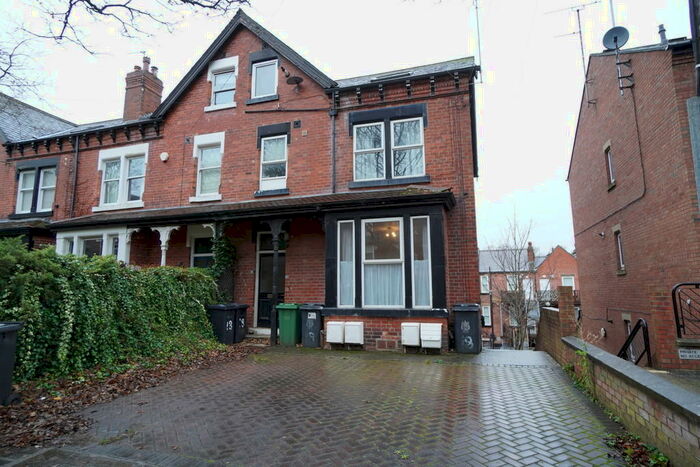 1 Bedroom Flat To Rent In Top Floor Flat, Oakwood Avenue, LS8