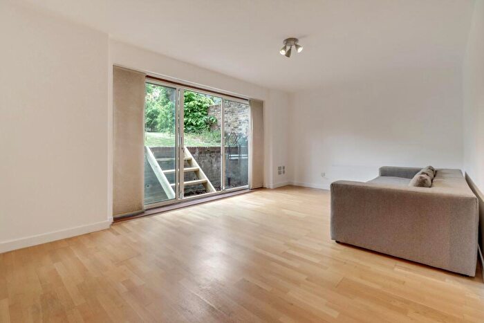 2 Bedroom Apartment To Rent In Acol Road, London, NW6