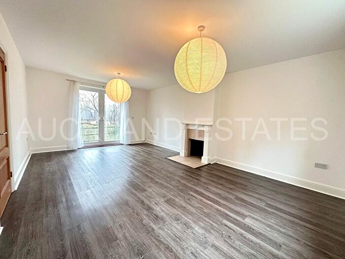 4 Bedroom Semi-Detached House To Rent In Deneside, Mutton Lane, Potters Bar, EN6