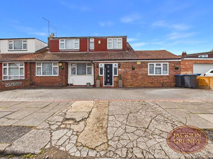 4 Bedroom Semi-Detached House For Sale In Parklands Avenue, Parklands, NN3