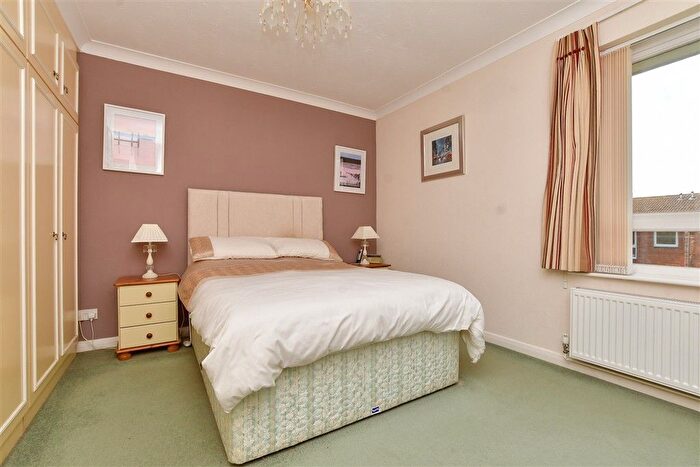 2 Bedroom Flat For Sale In Griffin Way, Bookham, Leatherhead, Surrey, KT23