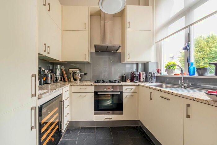 2 Bedroom Flat To Rent In Pembridge Villas, Notting Hill, London, W11