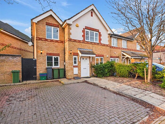 5 Bedroom Semi-Detached House To Rent In Grove Crescent, Hanworth, TW13