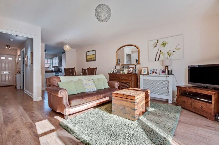 4 Bedroom Property To Rent In Sandringham Close, Borehamwood, Borehamwood, WD6