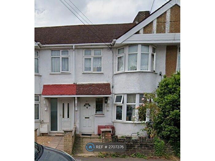 3 Bedroom Maisonette To Rent In Sunningdale Avenue, Feltham, TW13