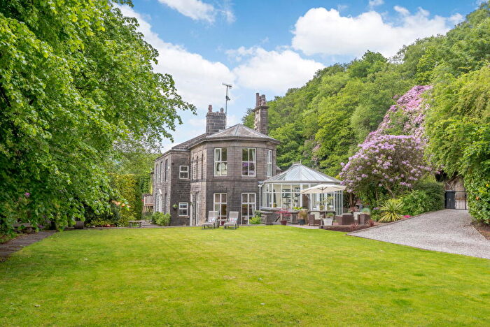 4 Bedroom Character Property For Sale In Rochdale Road, Todmorden, OL14