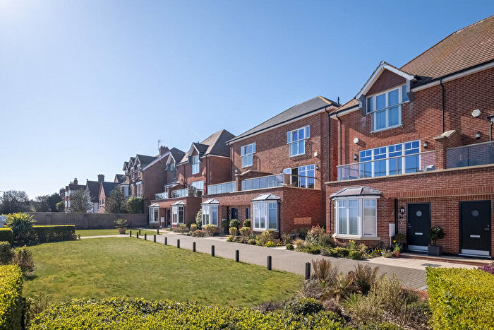 4 Bedroom Semi Detached House For Sale In Clyffe View, Gunton Cliff, Suffolk, NR32