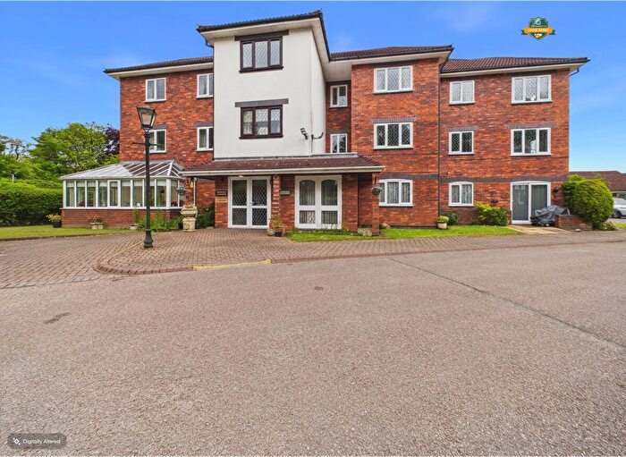 2 Bedroom Flat For Sale In Checkley Croft, Walmley, Sutton Coldfield, B76