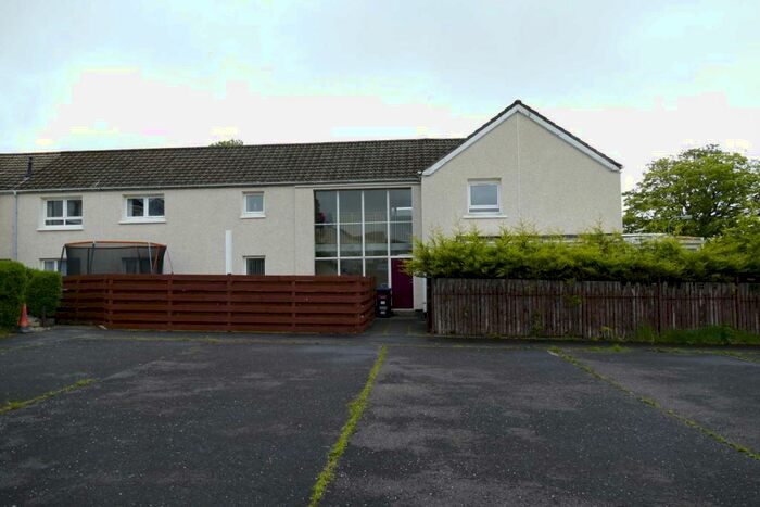 2 Bedroom Flat To Rent In Lloyd Walk, Stewarton, KA3
