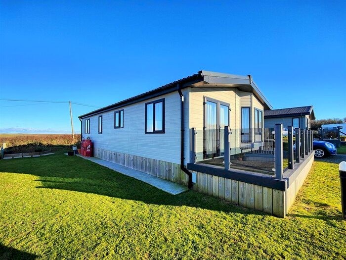 2 Bedroom Mobile/park Home For Sale In Park Hall, Penycwm