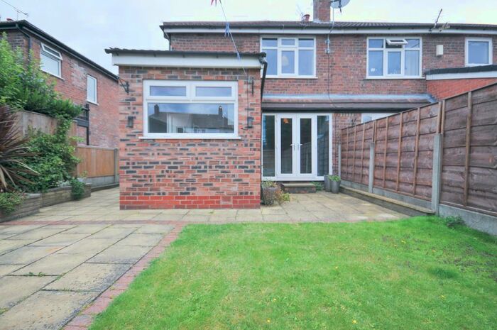 3 Bedroom Town House For Sale In Ashbourne Avenue, Cheadle, SK8