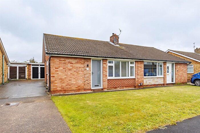 2 Bedroom Semi-Detached Bungalow To Rent In Ramsey Avenue, Bishopthorpe, York, YO23