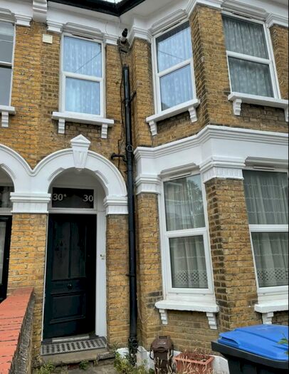 1 Bedroom Flat To Rent In Meadowcroft Road, London, N13
