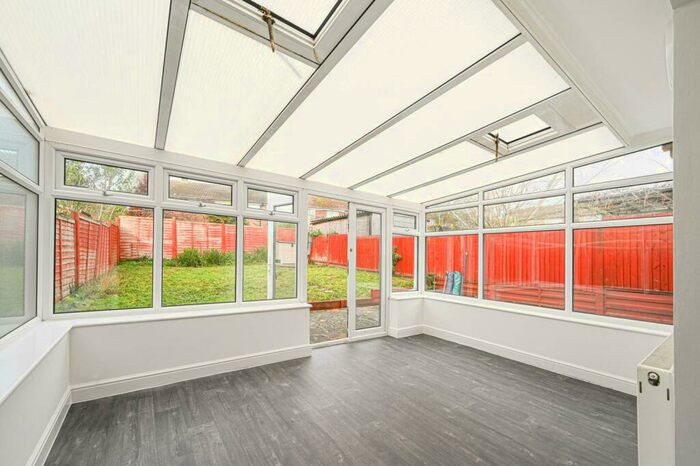 3 Bedroom Semi-Detached House To Rent In Farm Close, High Barnet, Barnet, EN5