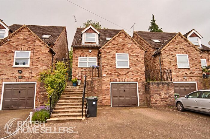 3 Bedroom Detached House For Sale In Old Watford Road, Bricket Wood, St. Albans, Hertfordshire, AL2