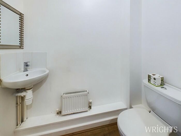 4 Bedroom Semi-Detached House To Rent In Langstone Ley, AL7