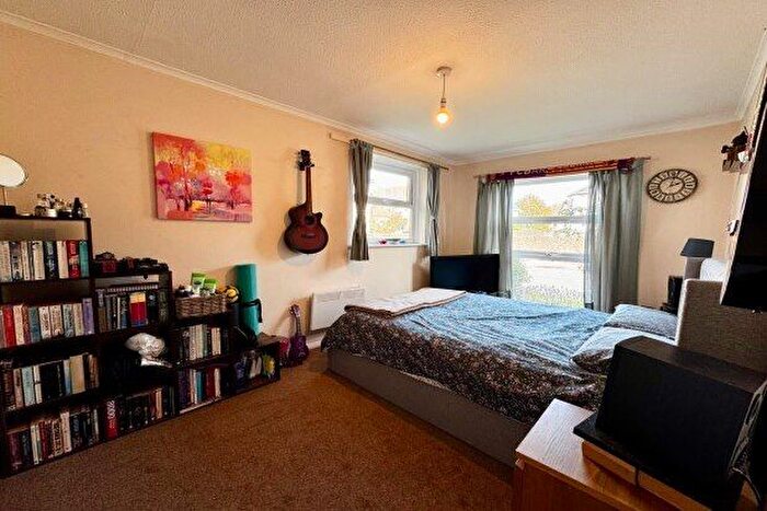 1 Bedroom Flat To Rent In Victoria Road, Worthing, BN11