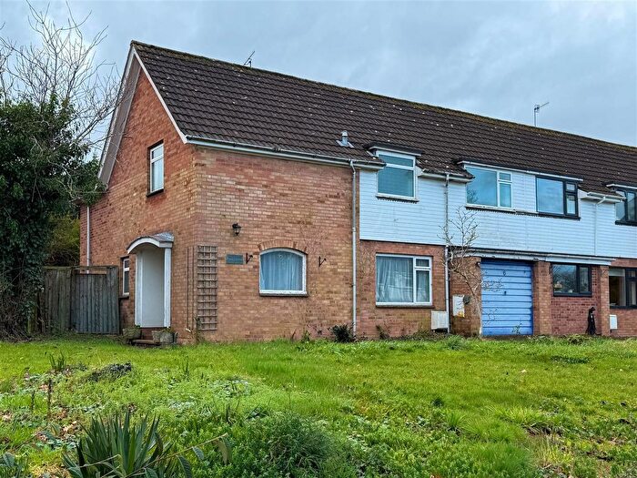 4 Bedroom Semi Detached House For Sale In The Drive, Powick, Worcester, WR2