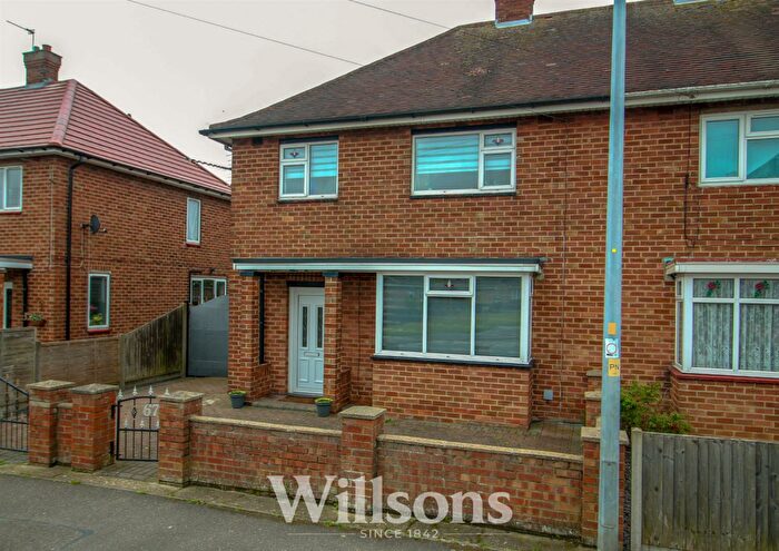 3 Bedroom Semi-Detached House For Sale In Lyndhurst Avenue, Skegness, PE25