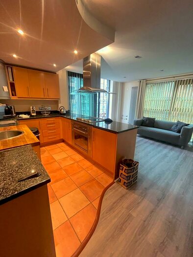 2 Bedroom Apartment To Rent In Millharbour, South Quays, Canary Wharf, London, E14