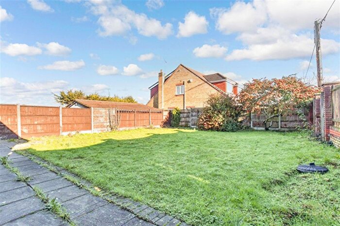 4 Bedroom Detached House For Sale In Westlake Avenue, Bowers Gifford, Basildon, Essex, SS13