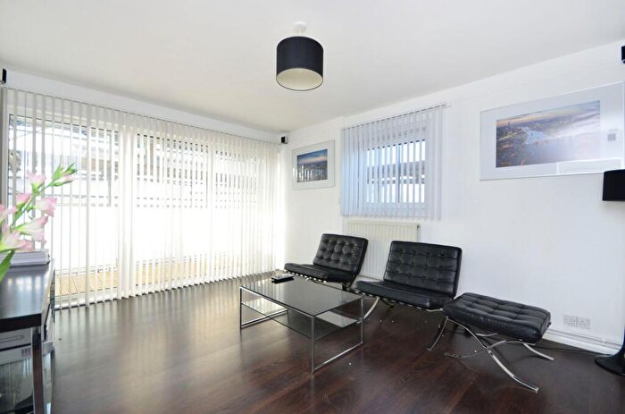 3 Bedroom Flat To Rent In Commercial Street, , Spitalfields, London, E1