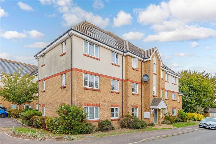 2 Bedroom Flat For Sale In Palm Drive, Rochester, Kent, ME1