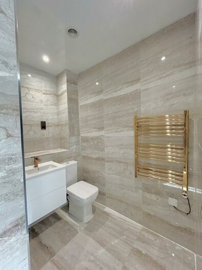 2 Bedroom Flat To Rent In Warstone Lane, Birmingham, West Midlands, B18