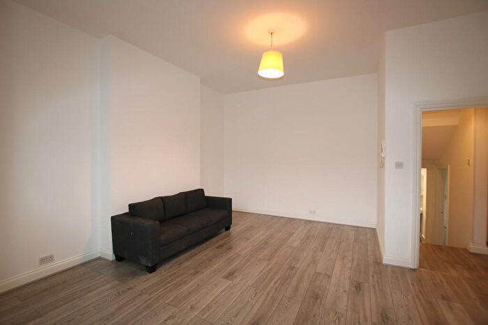 1 Bedroom Flat To Rent In St Pauls Avenue, Willesden Green, London, NW2