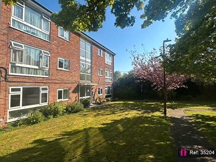 1 Bedroom Flat To Rent In Caernarvon Gardens, Broadstairs, CT10