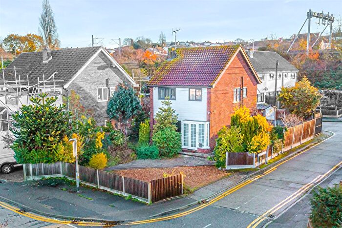 3 Bedroom Detached House For Sale In Down Hall Road, Rayleigh, SS6