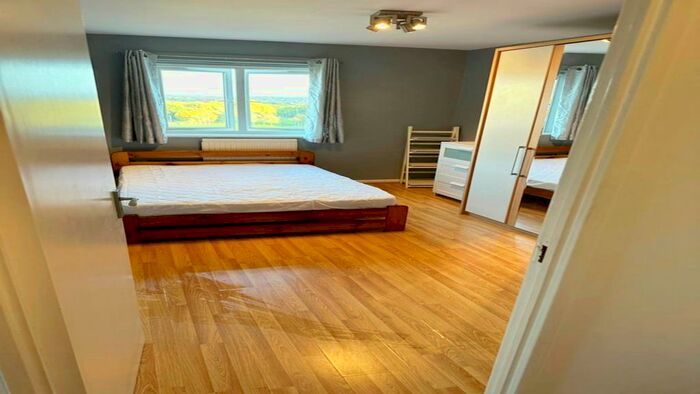 2 Bedroom Flat To Rent In Fitzhugh Grove, London, SW18