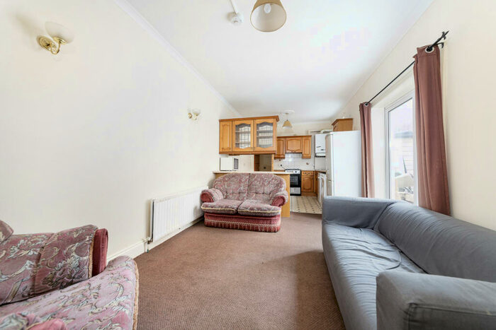 2 Bedroom Apartment To Rent In Queens Road (Lower), Jesmond, Newcastle Upon Tyne, NE2