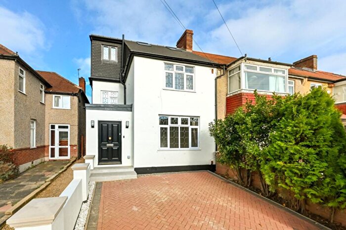 4 Bedroom End Of Terrace House To Rent In Amberwood Rise, New Malden, KT3