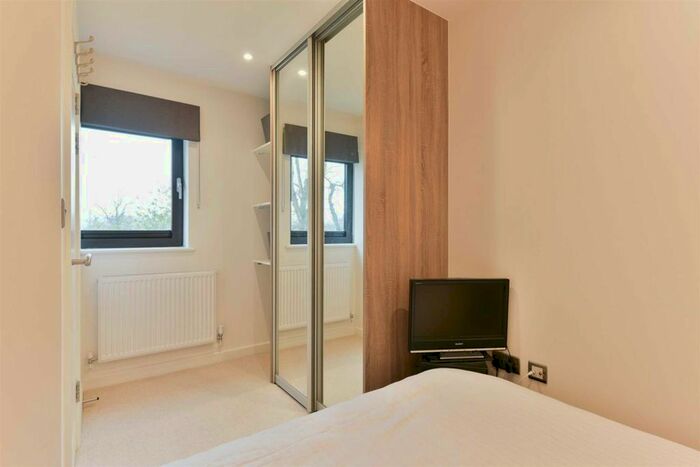 1 Bedroom Flat For Sale In South Street, Epsom, KT18