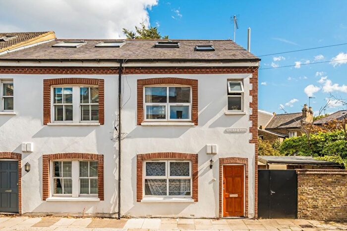 1 Bedroom Flat To Rent In Enfield Road, Breentford, TW8