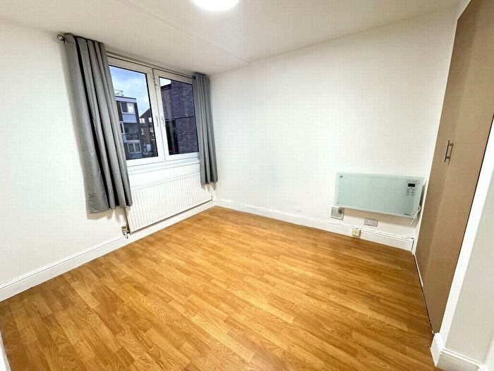 4 Bedroom Flat To Rent In Lytton Grove, Putney, SW15