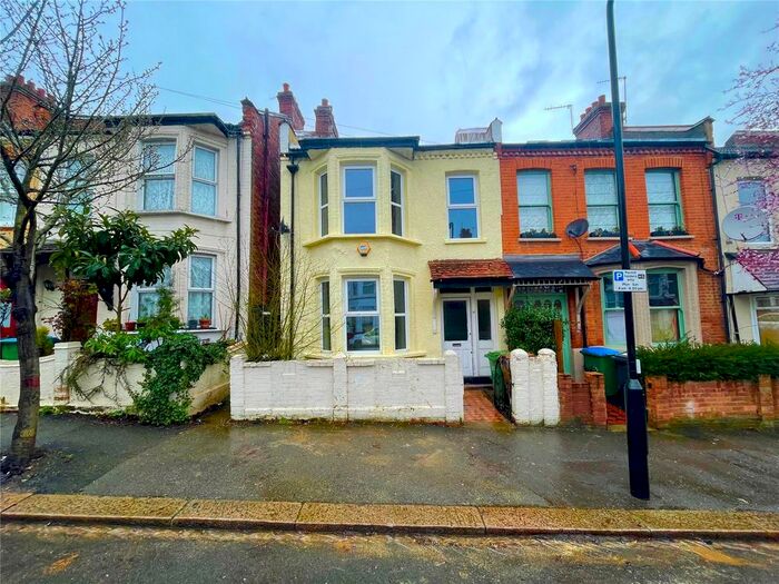 3 Bedroom Detached House To Rent In Pearl Road, Walthamstow, London, E17