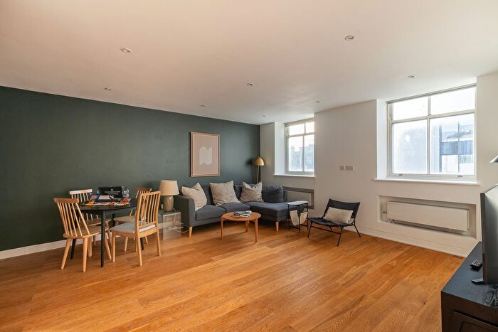 2 Bedroom Flat To Rent In Pembridge Road, Notting Hill, W11