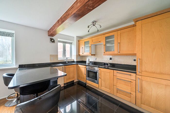 1 Bedroom Flat For Sale In Blackdown Close, London, N2