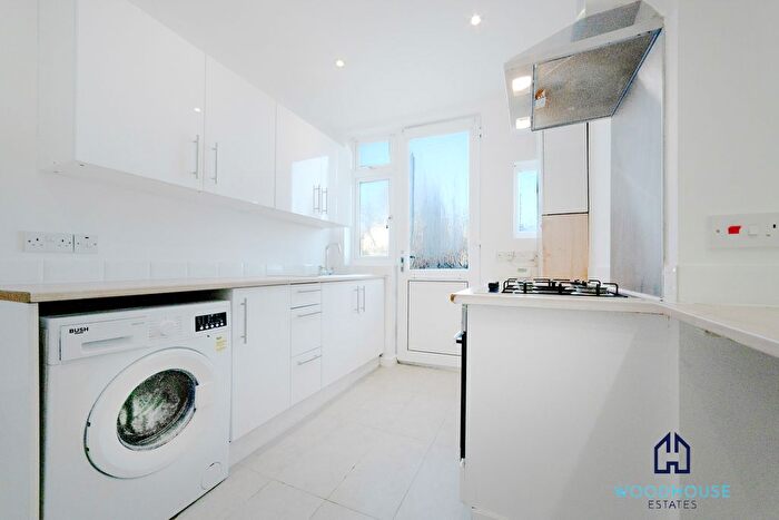 2 Bedroom Maisonette To Rent In Orchid Road, Southgate, N14