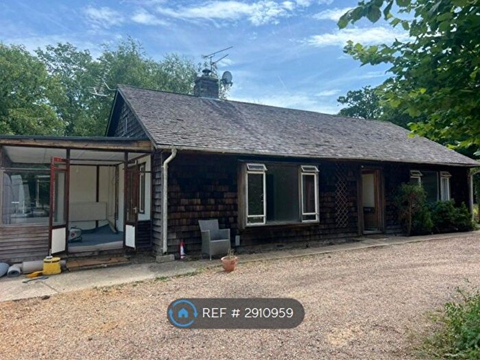 4 Bedroom Bungalow To Rent In Barkham Ride, Finchampstead, RG40