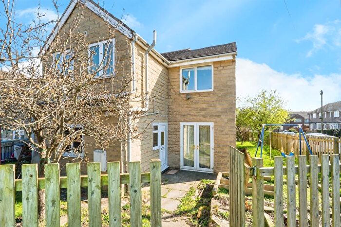 5 Bedroom End Of Terrace House For Sale In Thistle Close, Huddersfield, HD2