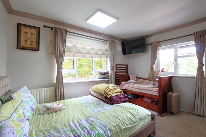 2 Bedroom Flat To Rent In Ringway, Southall, UB2