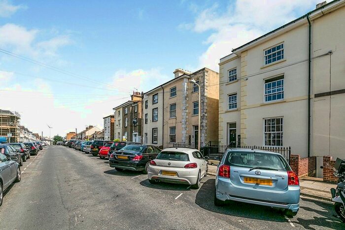 1 Bedroom Flat To Rent In Pier Road, Northfleet, Gravesend, Kent, DA11