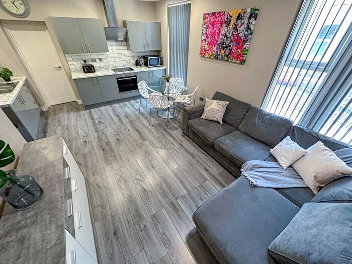 6 Bedroom Terraced House To Rent In Edinburgh Road, L7